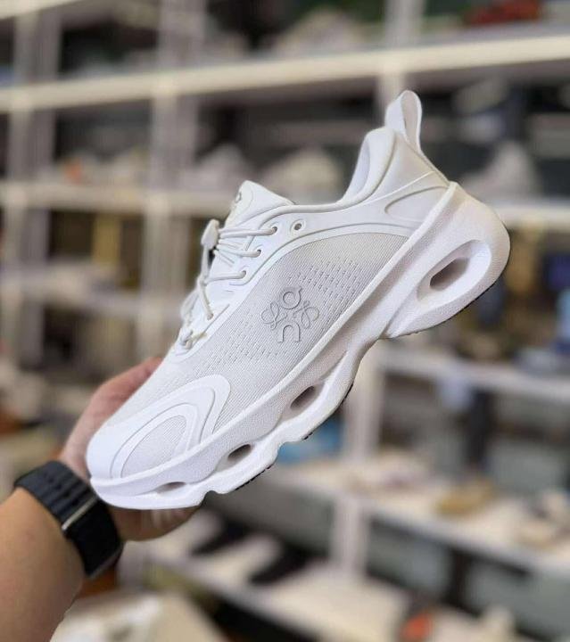 On Running Cloudsolo Loewe White Light Grey